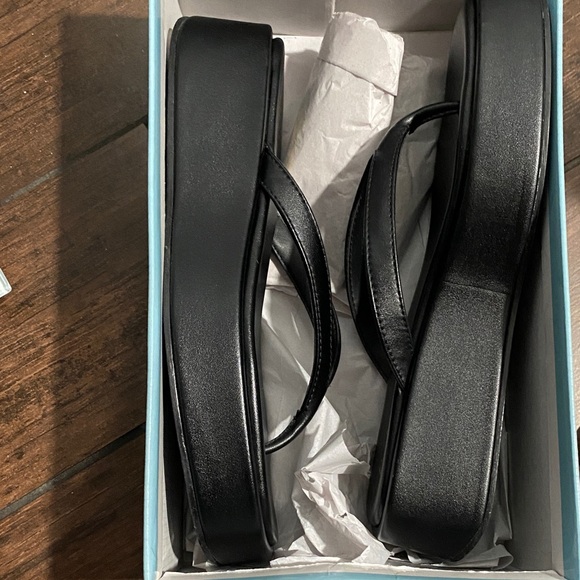 Seychelles Elegant Black Sandals - Picture 2 of 4